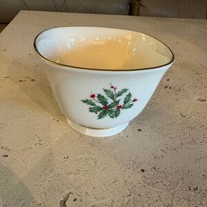 Lenox Vintage Holiday Holly and Berry Design Bowl